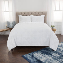 Load image into Gallery viewer, Rizzy Home BQ4834 Maddux Place- Simpson White
