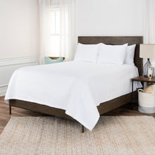 Load image into Gallery viewer, Rizzy Home BQ6049 Parker- White
