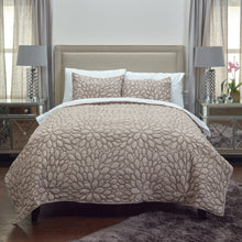 Load image into Gallery viewer, Rizzy Home BT1571 Petal Blush

