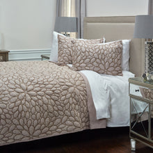 Load image into Gallery viewer, Rizzy Home BT1571 Petal Blush
