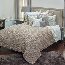 Load image into Gallery viewer, Rizzy Home BT1571 Petal Blush
