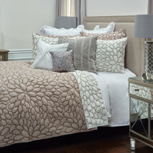 Load image into Gallery viewer, Rizzy Home BT1571 Petal Blush
