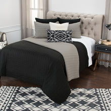 Load image into Gallery viewer, Rizzy Home BT1779 Urban Mesh Black
