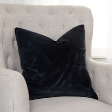 Load image into Gallery viewer, Rizzy Home T17895 22&quot;X22&quot;
