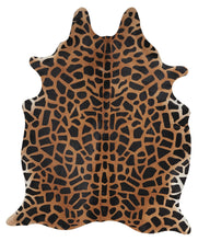Load image into Gallery viewer, Mina Victory Giraffe Print Caramel Couture Rug BR904 5&#39;X7&#39;
